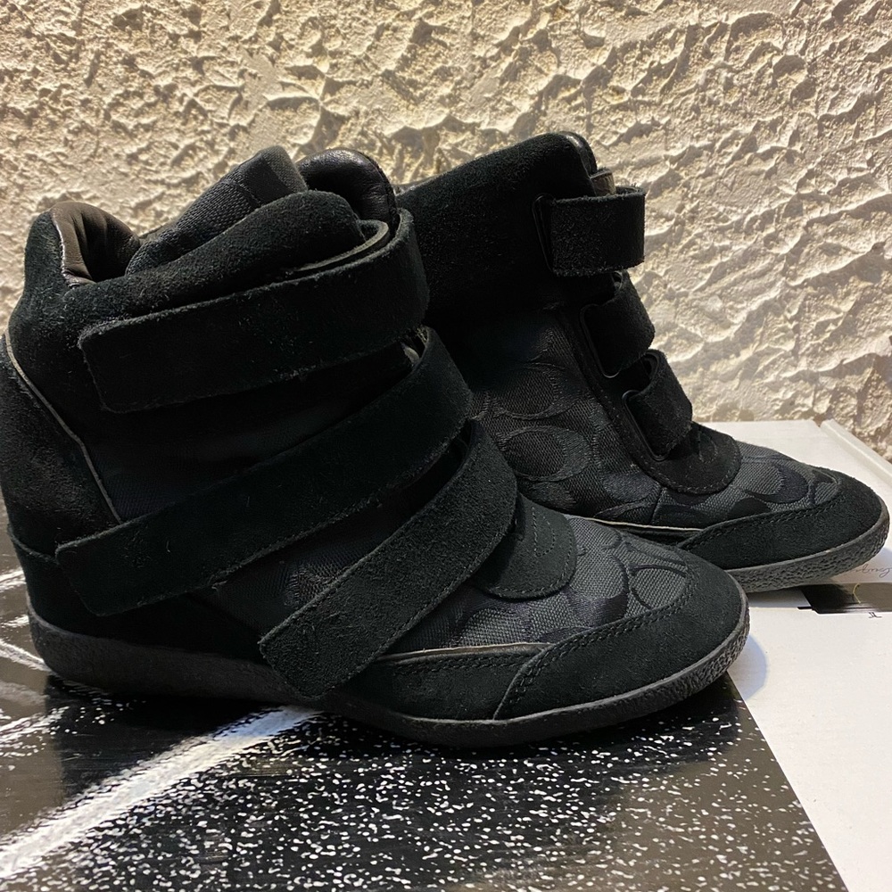 Coach high tops monogram black.